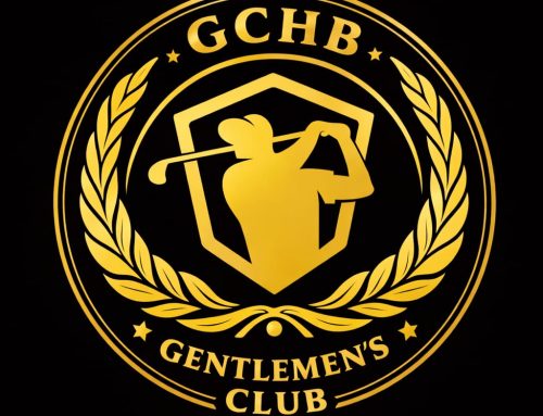 Mens Captain übergibt Spendenscheck